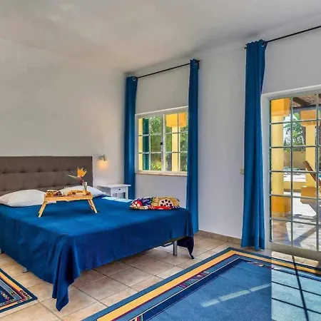 Quinta Amoreira - Refugio Adultos Farm stay Carvoeiro (Lagoa)