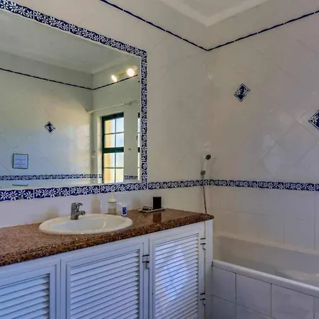 Farm stay Quinta Amoreira - Refugio Adultos Carvoeiro (Lagoa)